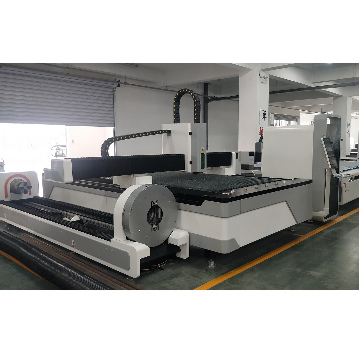  Fiber Laser Cutting Machine Metal Tube Fiber Laser Cutting Machine CNC Tube Length 1000w Laser Power