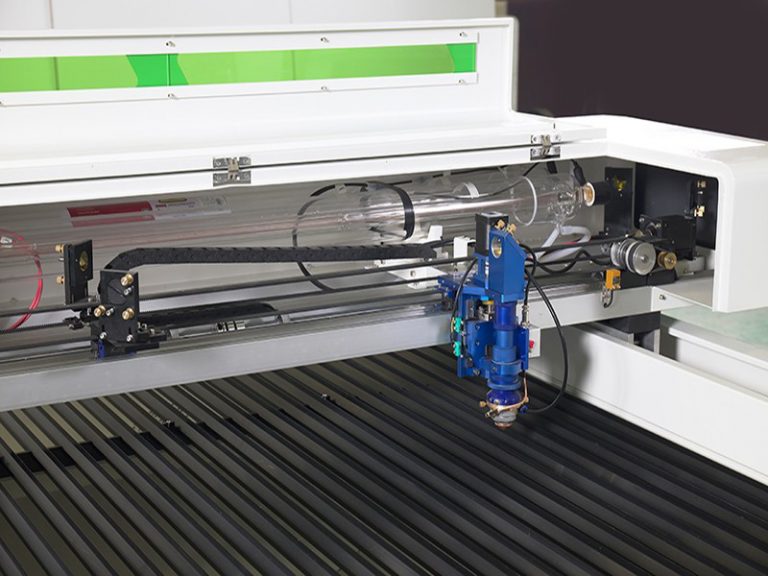 JCXStone-1325-CO2-laser-engraving-cutting-machine（3）-768x576